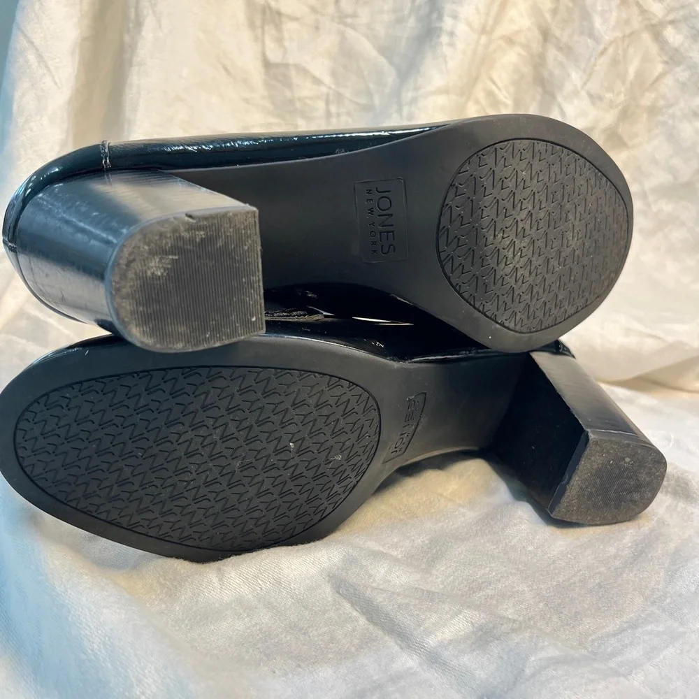 Elegant Black Patent Leather Loafers - Picture 8 of 8